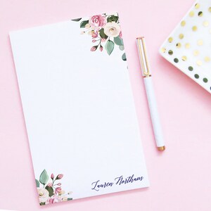 Personalizowany kwiatowy notatnik kwiatowy spersonalizowany notatnik dla kobiet, eleganckie papiernicze notatniki kwiaty, damskie notatniki z imieniem, NP129