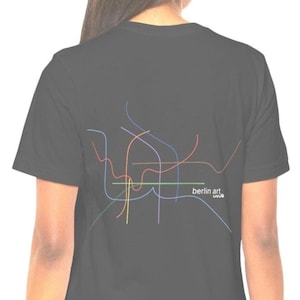 Berlin U-Bahn Lines T-shirt, Transit Map Design på baksidan, Statement Shirt, Geschenk für Berlin Liebhaber, Present för kollektivtrafikfans
