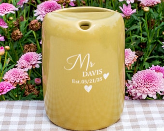Mug de voyage en céramique avec texte personnalisé, tasse à café de voyage jaune moutarde peinte à la main, demi-couvercle de gobelet en poterie, cadeaux pour la fête des pères