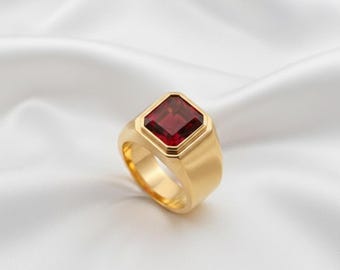 Elegante fede nuziale da uomo con granato rosso, placcata in oro 14 carati, ideale come regalo per anniversario o matrimonio.