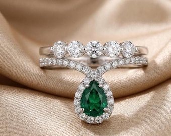 Set di anelli vistosi con smeraldo verde e diamanti a forma di goccia, in argento placcato oro 14 carati.