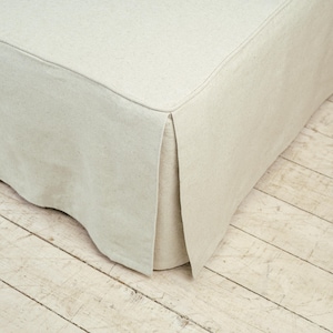 Jupe de lit en lin personnalisée avec cordon - Volants en lin naturel - Jupe de lit sur mesure avec plis d&#39;angle - Fabriqué sur commande dans toutes les tailles et couleurs