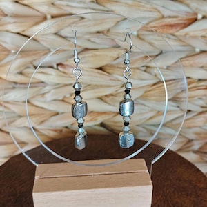 Mångsidiga örhängen i silver med svart