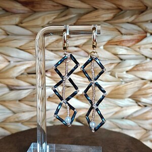 Fjäderlätt elegans i blått och guld