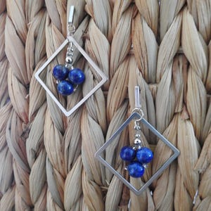 Örhängen med silverfyrkant och lapis lazuli-pärlor