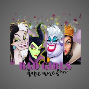 Puede incluir: Un estampado gr&aacute;fico con cuatro villanas animadas en paneles verticales, incluyendo a Cruella de Vil, Mal&eacute;fica, &Uacute;rsula y la Reina Malvada. Debajo de los personajes, el texto dice "BAD GIRLS have more fun" en morado y negro.