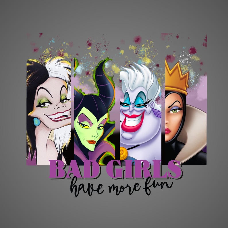 Puede incluir: Un estampado gr&aacute;fico con cuatro villanas animadas en paneles verticales, incluyendo a Cruella de Vil, Mal&eacute;fica, &Uacute;rsula y la Reina Malvada. Debajo de los personajes, el texto dice "BAD GIRLS have more fun" en morado y negro.