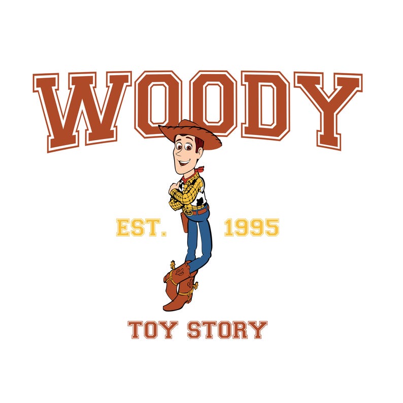 K&ouml;nnte beinhalten: Grafik von Woody aus Toy Story. Woody tr&auml;gt einen Cowboyhut, ein gelbes kariertes Hemd, blaue Jeans und braune Stiefel. Das Wort "WOODY" steht &uuml;ber Woody, mit "EST. 1995" darunter und "TOY STORY" unten.
