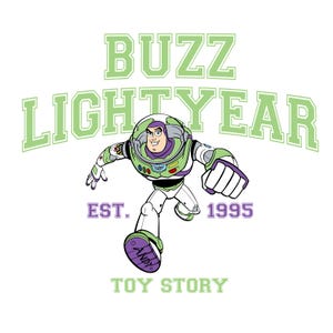 K&ouml;nnte beinhalten: Grafik von Buzz Lightyear aus Toy Story in Laufpose. Das Bild zeigt Buzz in seinem charakteristischen gr&uuml;nen, wei&szlig;en und lila Raumanzug. Der Text "BUZZ LIGHTYEAR" ist dar&uuml;ber gew&ouml;lbt, mit "EST. 1995" und "TOY STORY" darunter.
