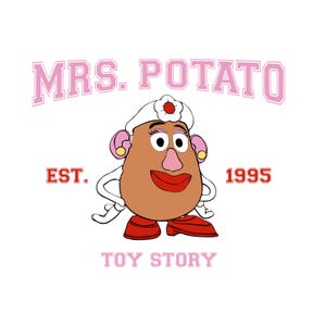 K&ouml;nnte beinhalten: Cartoon-Illustration von Mrs. Potato Head aus Toy Story. Sie hat einen kartoffelf&ouml;rmigen Kopf in Beige, rote Lippen und tr&auml;gt einen wei&szlig;en Hut mit einer roten Blume. Der Text "MRS. POTATO", "EST. 1995" und "TOY STORY" sind ebenfalls vorhanden.