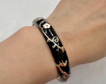 Bracciale rigido vintage in smalto nero con cerniera floreale / Bracciale botanico color oro / Elegante gioiello di tendenza