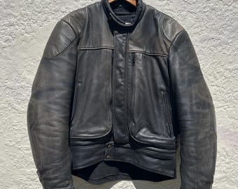 黒いレザージャケット サイズ38 70年代ヴィンテージ ブラックレザー バイカージャケット - Bermans