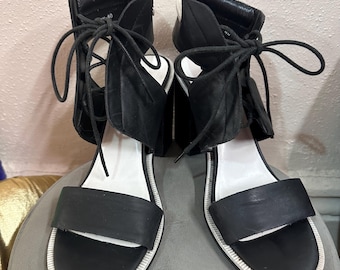 Sandalias vintage de cuero negro con cordones y tacón grueso / Zapatos minimalistas con tiras / Talla EU 40 US 9 AU 9 / Estilo años 90