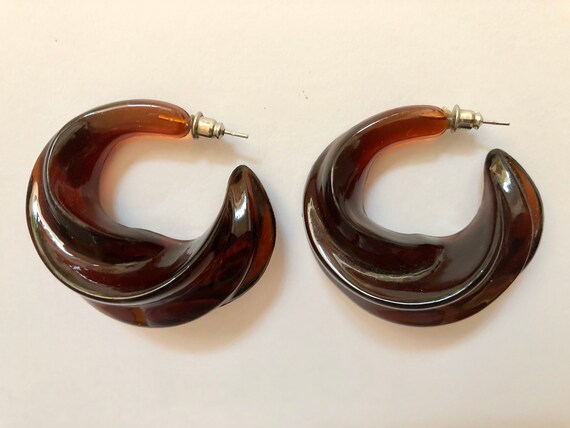 Lucite twisted spiral earrings