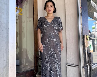 Vestido de seda con lentejuelas plateadas de los años 80