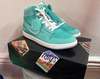 Zapatillas Nike Jordan Air Ship PE SP Got ’Em de ante verde (Talla US 10.5, Talla EU 44.5) con caja y cordones adicionales.