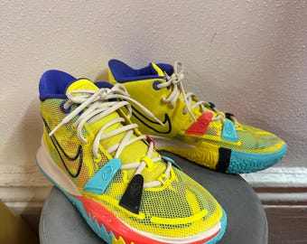 Zapatillas de baloncesto Nike Kyrie 7 “1 World 1 People” Talla US10 / EU44 / Zapatillas multicolor brillante / Zapatillas Nike Kyrie