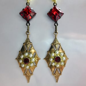 Boucles d'oreilles de style Tudor, boucles d'oreilles vintage en rubis et perles de cristal