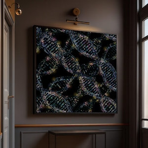 Peut inclure: Une œuvre d'art murale carrée sur fond noir représentant plusieurs structures en double hélice d'ADN entrelacées et lumineuses, composées de code binaire scintillant dans des tons bleu, violet et doré, encadrée d'un fin bord noir.