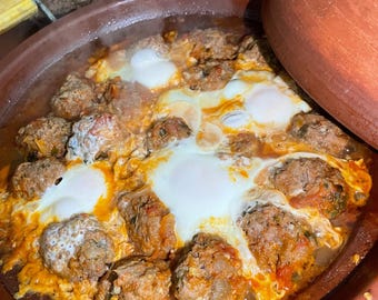 tajine marocain classique de kefta avec sauce tomate | Recette traditionnelle de tajine de boulettes de viande