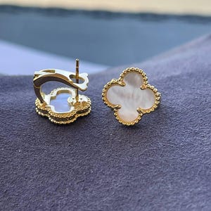 vintage örhängen med pärlemor och klöver