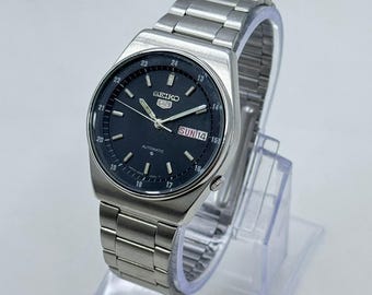 Vintage Seiko 5 Automatic Black Dial Classic Men's Watch Railway Time Dial Japan Made