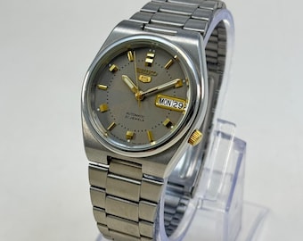 Vintage Seiko 5 - Automatic Watch Day/Date Stainless Steel Japan Made