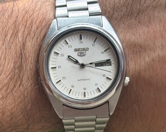 Seiko 5 - 7009-3041 Automatic Men's Watch Silver Textured Dial Japanese