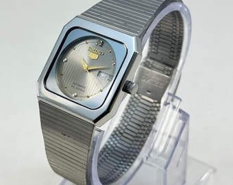 Vintage Seiko 5 - Automatic Women's Watch Square Case Grey Dial Japan