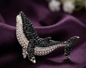 Broche baleine en onyx noir scintillant, argent plaqué or 14 carats - Cadeau bijoux élégant