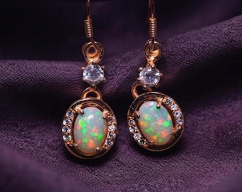 Pendientes colgantes ovalados de ópalo en plata bañada en oro de 14 quilates, elegantes joyas con la piedra natal de octubre.