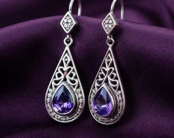 Delicados pendientes de amatista en forma de lágrima con filigrana de plata bañada en oro de 14 quilates. Regalo nupcial.