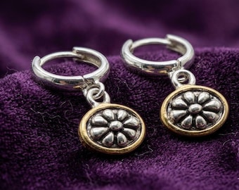 Boucles d'oreilles créoles florales délicates faites à la main en argent plaqué or 14 carats - Bijoux de style vintage