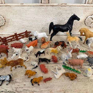 Lot of Tiny Vintage Toys - Farm animals - 1940s and 50s Cracker Jack, Gum ball Machine, Vending Machine Toys