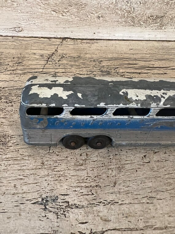 Vintage Toy Car 1950s Cast Metal Car Greyhound Bus Angustiado y