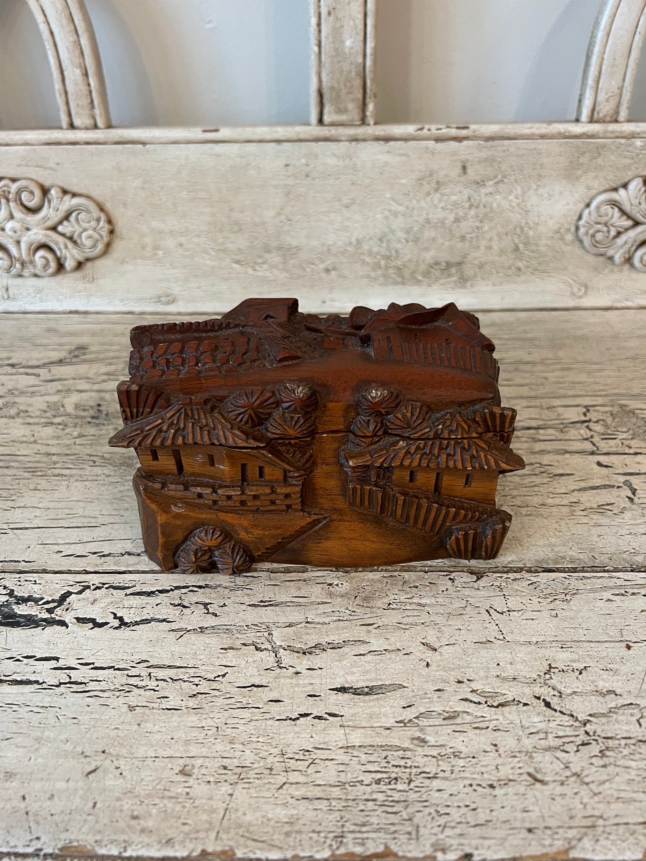 Vintage Jewelry Box - Classic Victorian Style Trinket Box with Lock -  Cylindrical Wooden Box for Accessories - Small Keepsake Box w/ Top Handle 