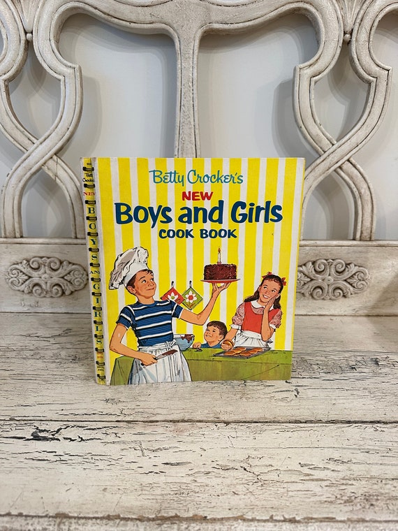 Vintage Betty Crocker New Boys and Girls Cook Book - 1965 - First