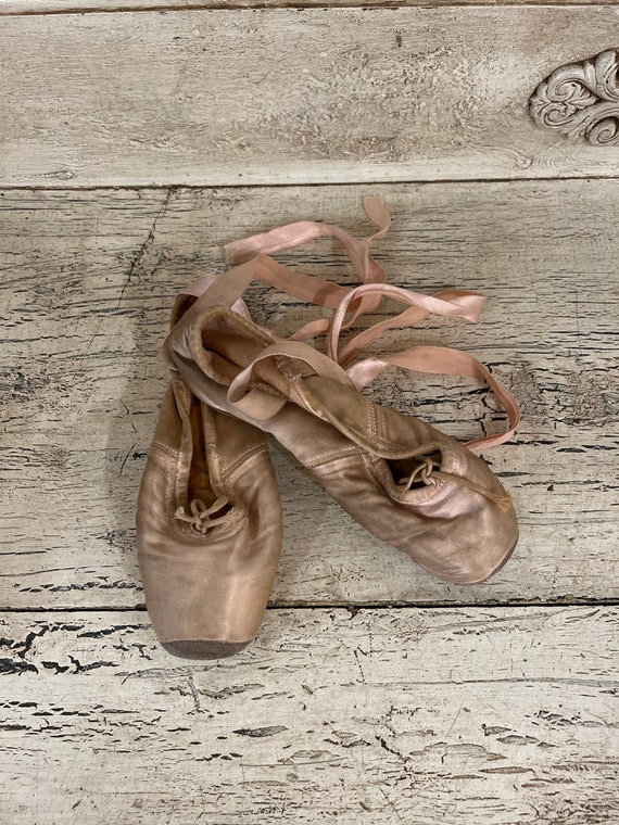 Vintage Ballet Shoes Tattered Pointe Ballet Toe Sho… Gem