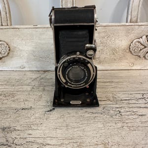 Vintage Voigtlander Folding Bellows Camera - Great for Prop pr Decoration