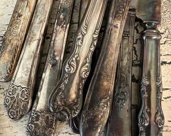 8 Vintage Mismatched Silverplate Knives - Romantic, Shabby - Tarnished, Antique Silverware - Weddings, Dinner Parties