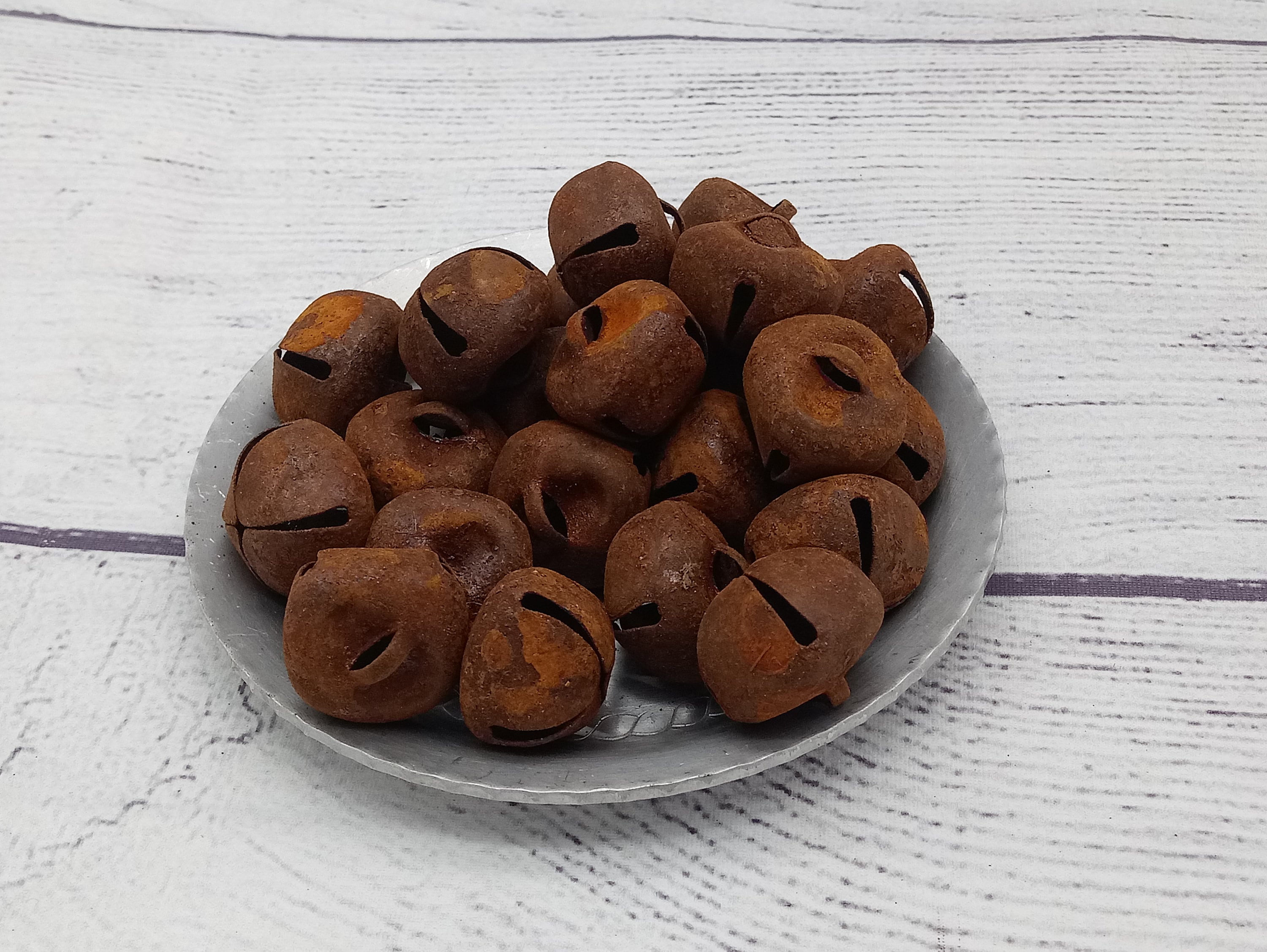 20 pc Country Primitive Rusty Acorn Jingle Bells Rustic Farmhouse Home  Decor for Christmas Crafting Autumn (Rusty Acorn Bells)