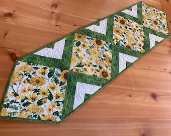 Fall Sunflowers Green Logs Quilted Table Runner
