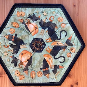 Halloween Green Pumpkin Cats Quilted Table Topper
