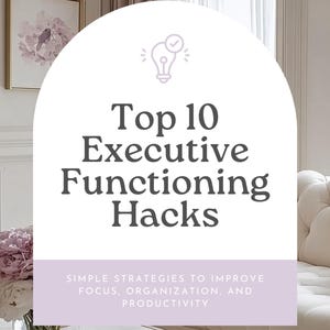 Könnte beinhalten: Ein weißer, bogenförmiger Grafik mit dem Text "Top 10 Executive Functioning Hacks" und "Einfache Strategien zur Verbesserung von Fokus, Organisation und Produktivität". Das Bild ist in einem hellen Raum aufgenommen.