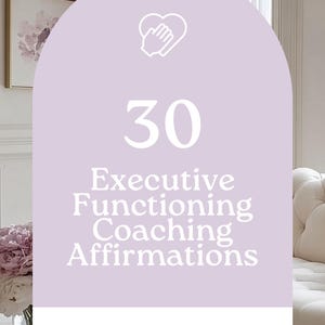 Könnte beinhalten: Eine hellviolette Karte mit dem Text "30 Executive Functioning Coaching Affirmations" und "30 KARTEN". Die Karte hat ein Herzsymbol mit Händen darin. Der Hintergrund umfasst ein Blumenarrangement und ein Sofa.