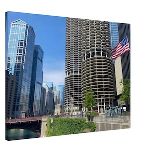 Large Canvas Wall Art for Living Room or Office | Chicago River Skyline Print | American Flag & Architecture Photography | 60x80 cm / 24x32″