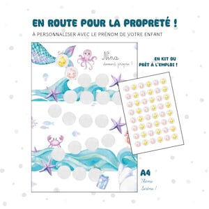 Peut inclure: Un tableau de récompense pour la propreté sur le thème de la sirène avec des illustrations aquarelles de crabe, pieuvre et étoile de mer. Le tableau affiche le texte EN ROUTE POUR LA PROPRETÉ, Nina devient propre, et une planche d'autocollants.