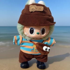 Cozy Bear Outfit Set for 17cm Labubu – Handmade Doll Clothes with Corduroy Hat, Striped Shirt, Shorts & Plush Bear Bag | Pop Mart Gift