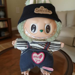 Sailor-Inspired Labubu Outfit – 17cm Pop Mart Doll Clothes with Striped Sweater, Denim Overalls & Smiley Hat | Cute Gift for Labubu Fans