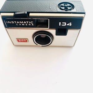 vintage camera Instamatic 134, pocket size, film camera, eastman kodak 1970’s